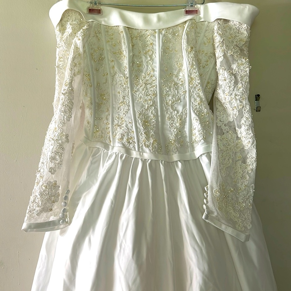 Elegant White Wedding Lace Long Sleeve Dress, Size 12, S.L. Signature, 008